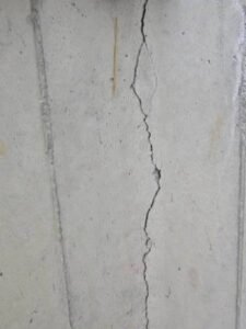 vertical crack